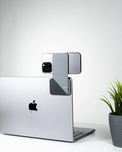 MOFT Flip Mount — suport pliabil pentru telefon pe laptop